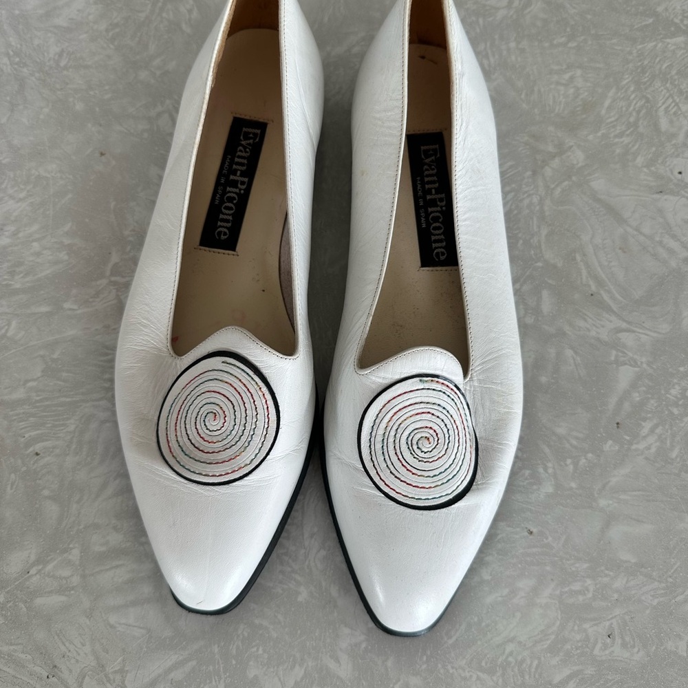 Evan Picone White Flats with Spiral Accent